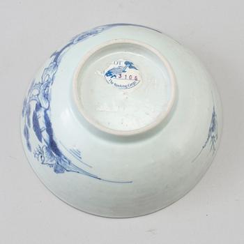 A blue and white bowl, Qing dynasty, Qianlong (1736-95). Nanking Cargo.