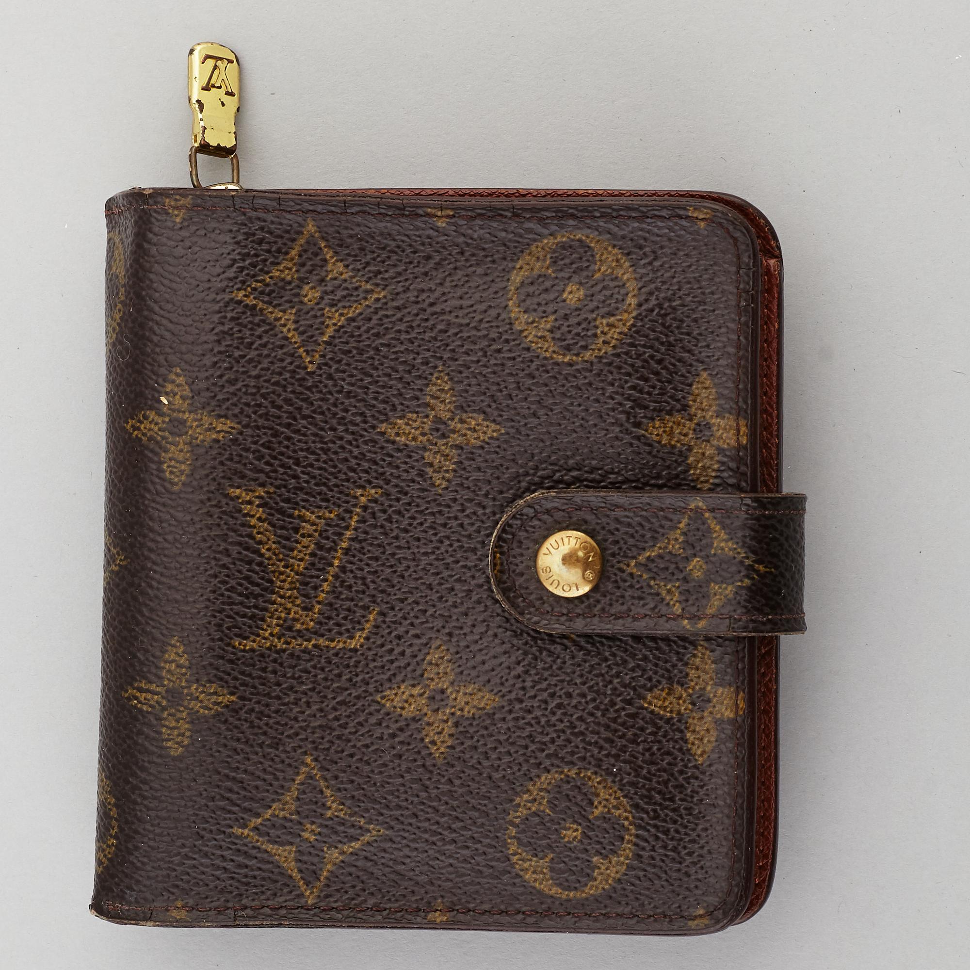 LOUIS VUITTON, a monogram canvas wallet.