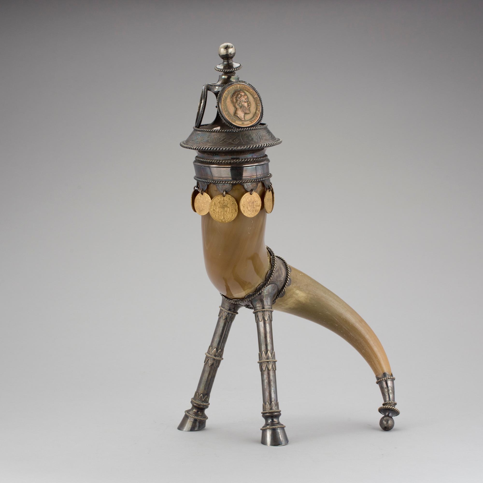 DRYCKESHORN, nysilver, horn, fornnordisk stil, 1800-talets slut.