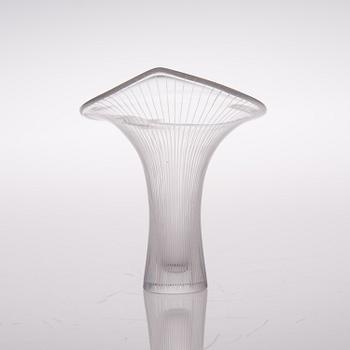 TAPIO WIRKKALA, ART GLASS / VAS, "Kantarell" sign. Tapio Wirkkala - Iittala -57.