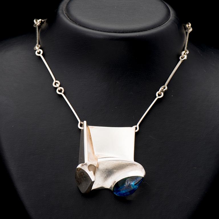 A BJÖRN WECKSTRÖM NECKLACE, "Monoliitti", silver, acrylic. Lapponia 1974.