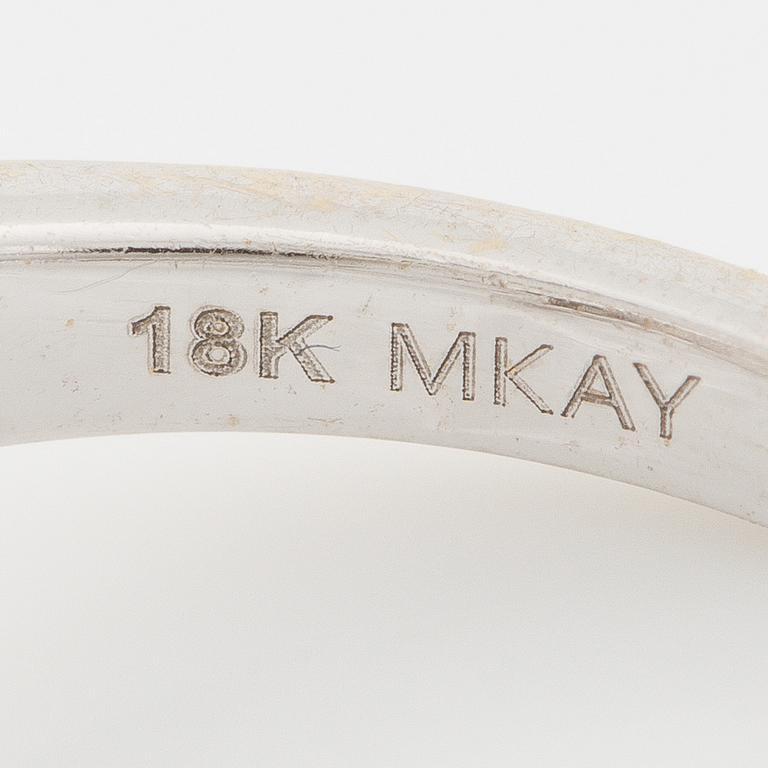 Ring, 18K vitguld i form av stjärna med briljantslipade diamanter.