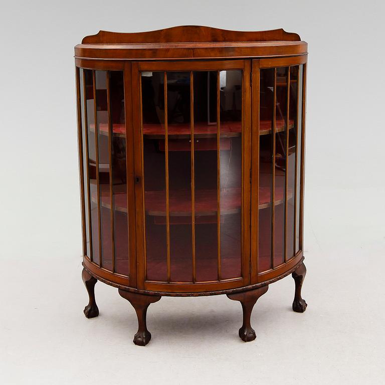 VITRINSKÅP, England, 1900-talets första hälft.