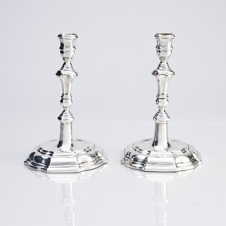 Hans Eriksson Nordwall, ljusstakar, ett par, silver, Stockholm 1727. Senbarock.