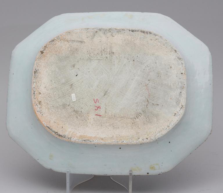 STEKFAT, porslin. Qianlong, Kina. 1700-tal.