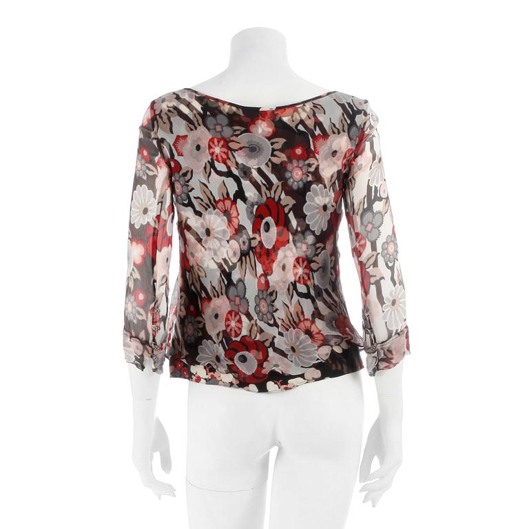 KENZO, a cotton/chiffon flowerprinted blouse.