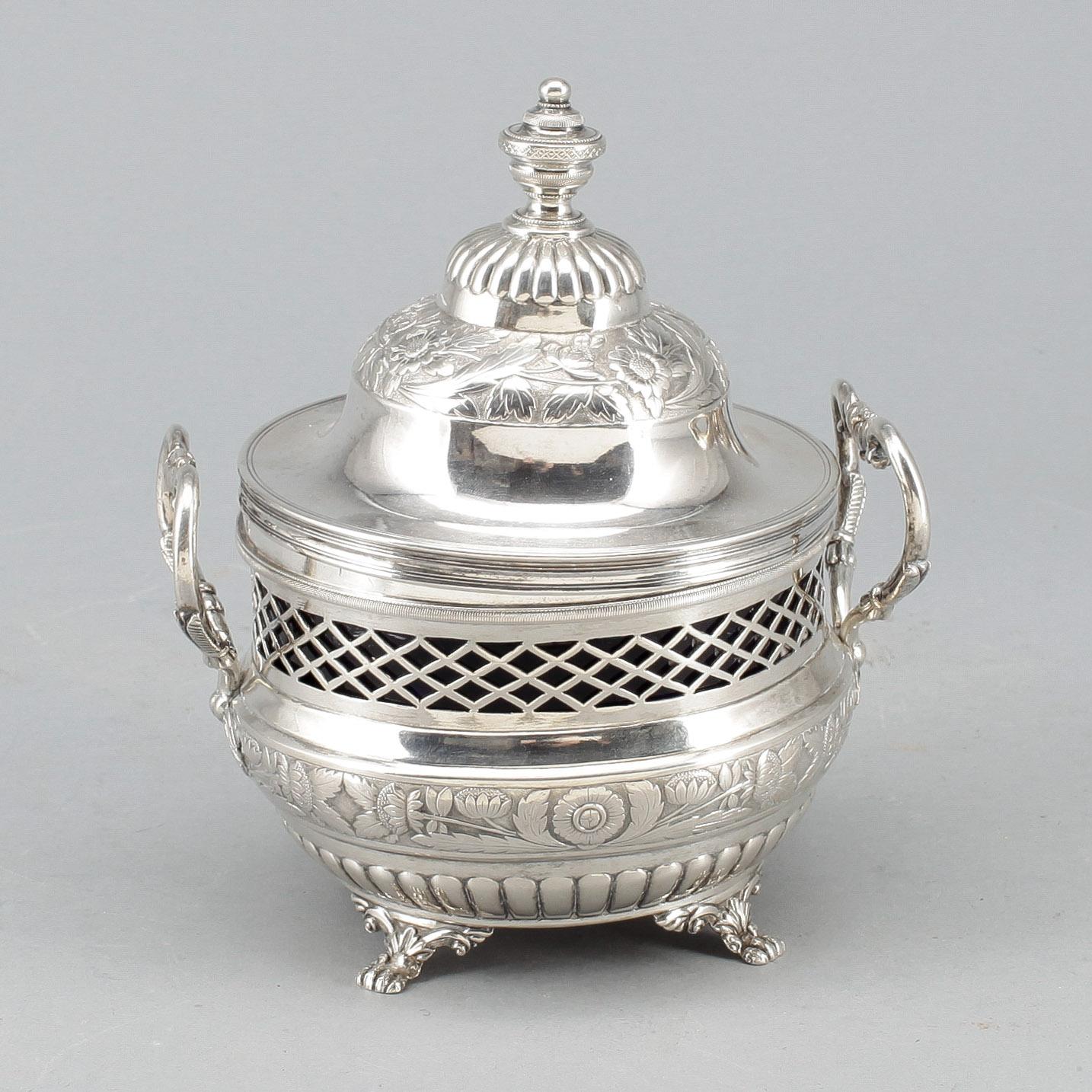 SKÅL med LOCK, silver, Porto, Portugal, omkring 1800-talets mitt.