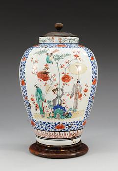 URNA, porslin. Japan, Arita, Edo ca 1670-90.