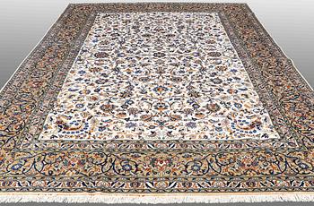 A CARPET, Kashan, ca 410 x 280 cm.