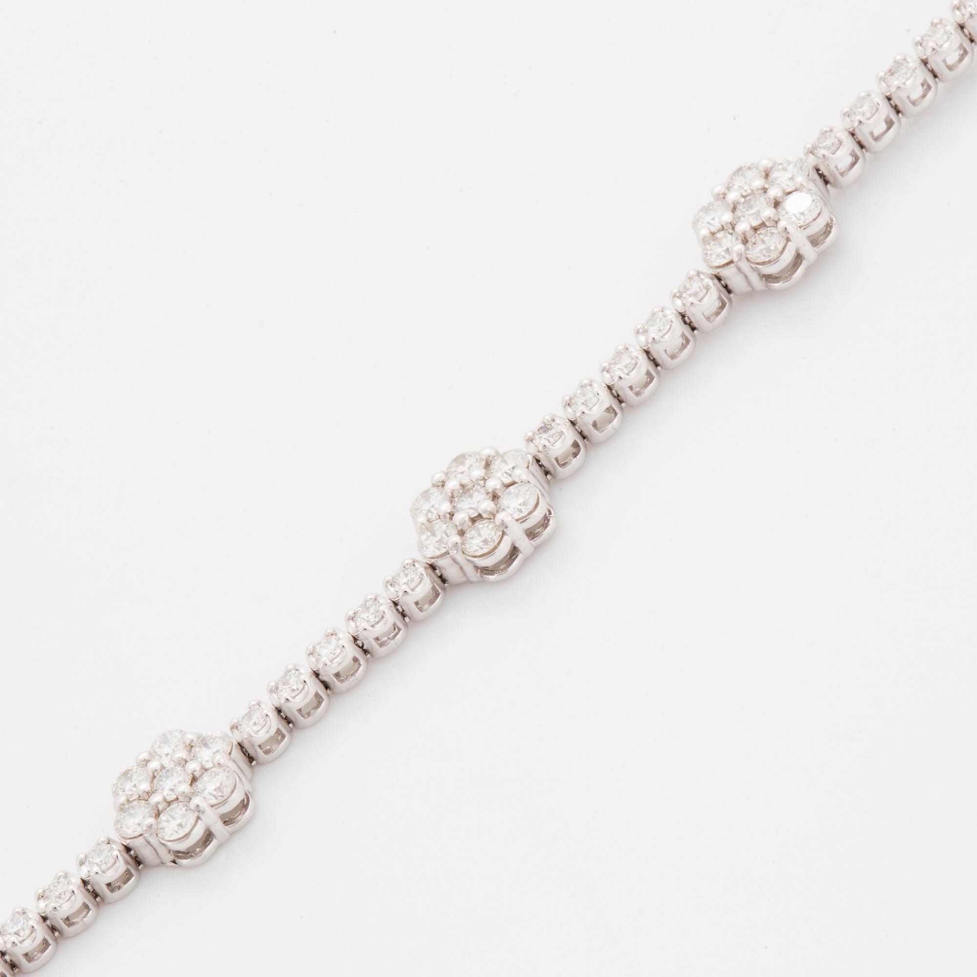 Armband med briljantslipade diamanter.