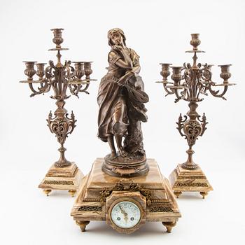 Table garniture 3 pcs 20th century.