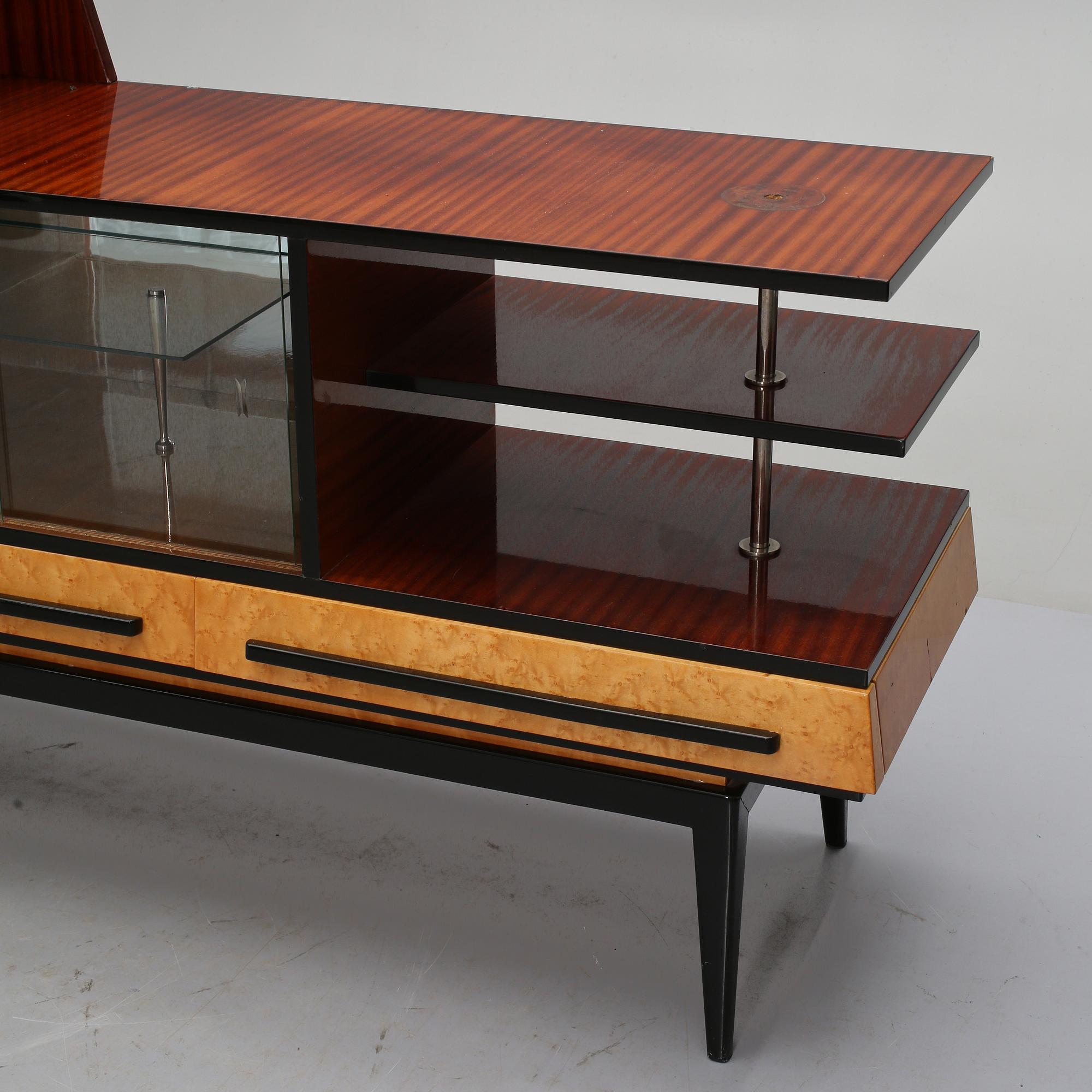 SIDEBOARD, 1900-talets andra kvartal/mitt.