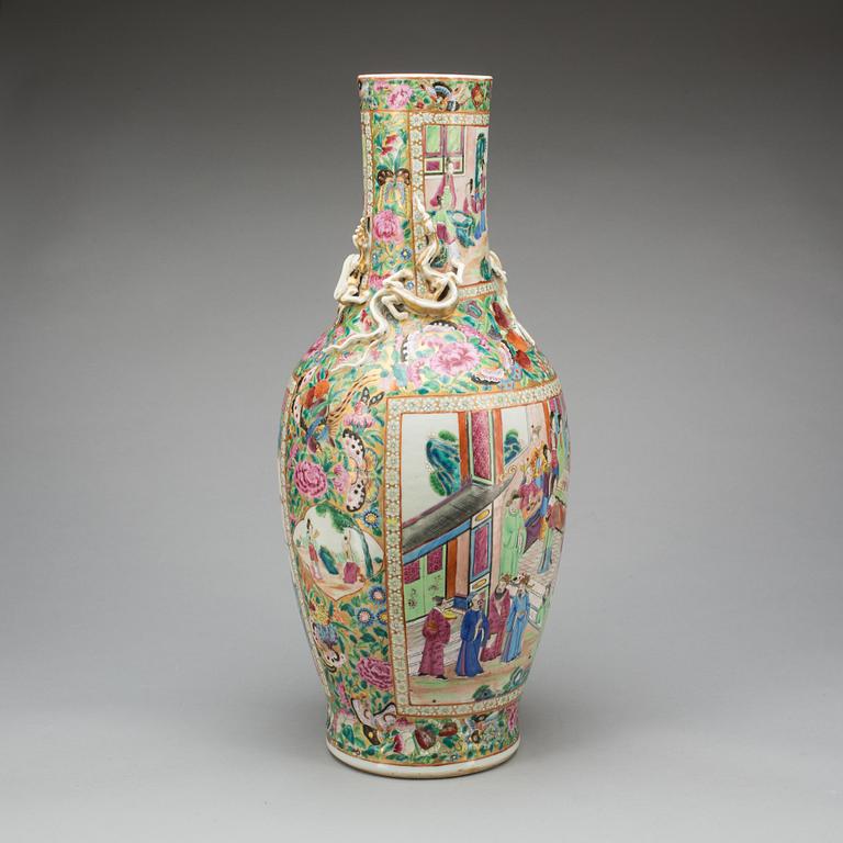 GOLVVAS, porslin. Kina. 1900-tal.