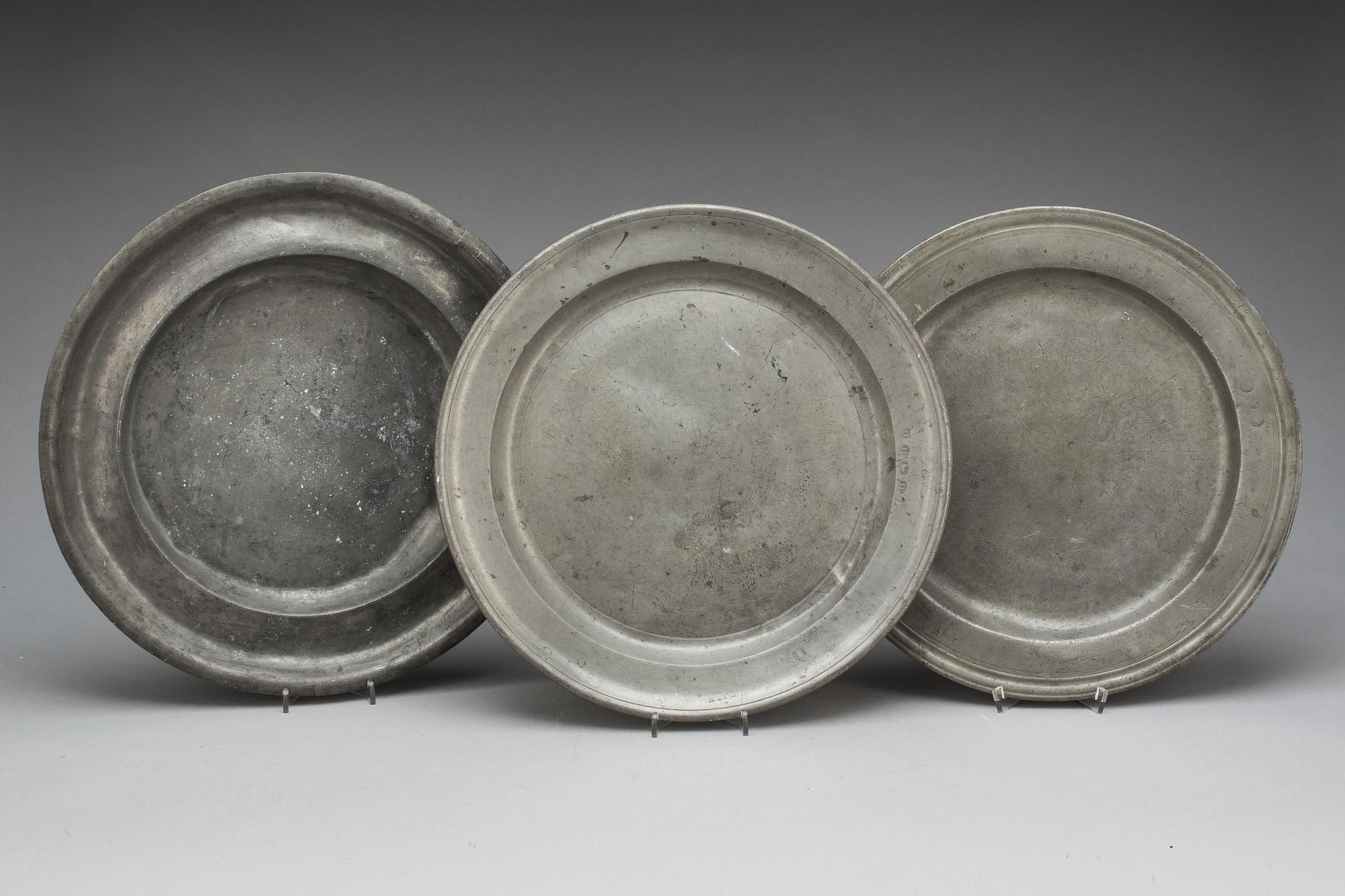 PARTI TENN, 7 delar, 17/1800-tal. Bl.a. Carl De Flon, Växjö 1795.