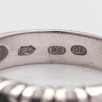 Ring, 14K vitguld med svarta briljantslipade diamanter, finska stämplar 2015.