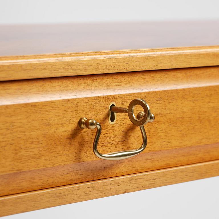 Josef Frank, sideboard, modell B 821, Firma Svenskt Tenn, efter 1985.