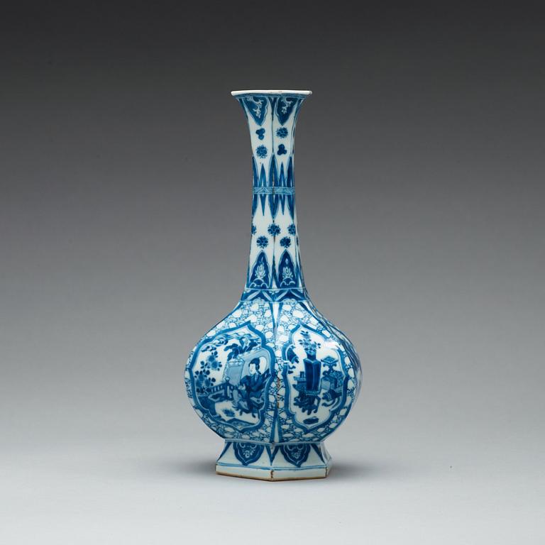 VAS, porslin. Qingdynastin, Kangxi (1662-1722).