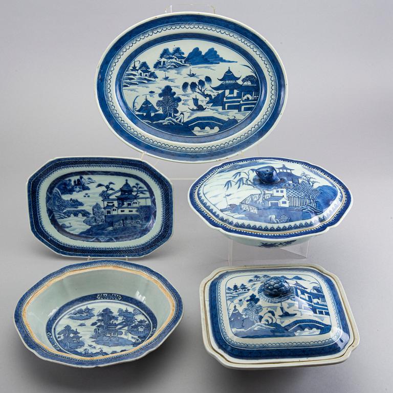 KINAPORSLIN, 5 delar, Kina, Jiaqing (1796-1820).