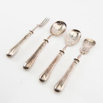 Serving utensils, 4 pieces in case, silver, Paris, late 19th century.