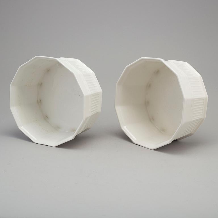 A pair of porcelain plant pots from Prins Eugens Waldemarsudde, Gustavsberg.