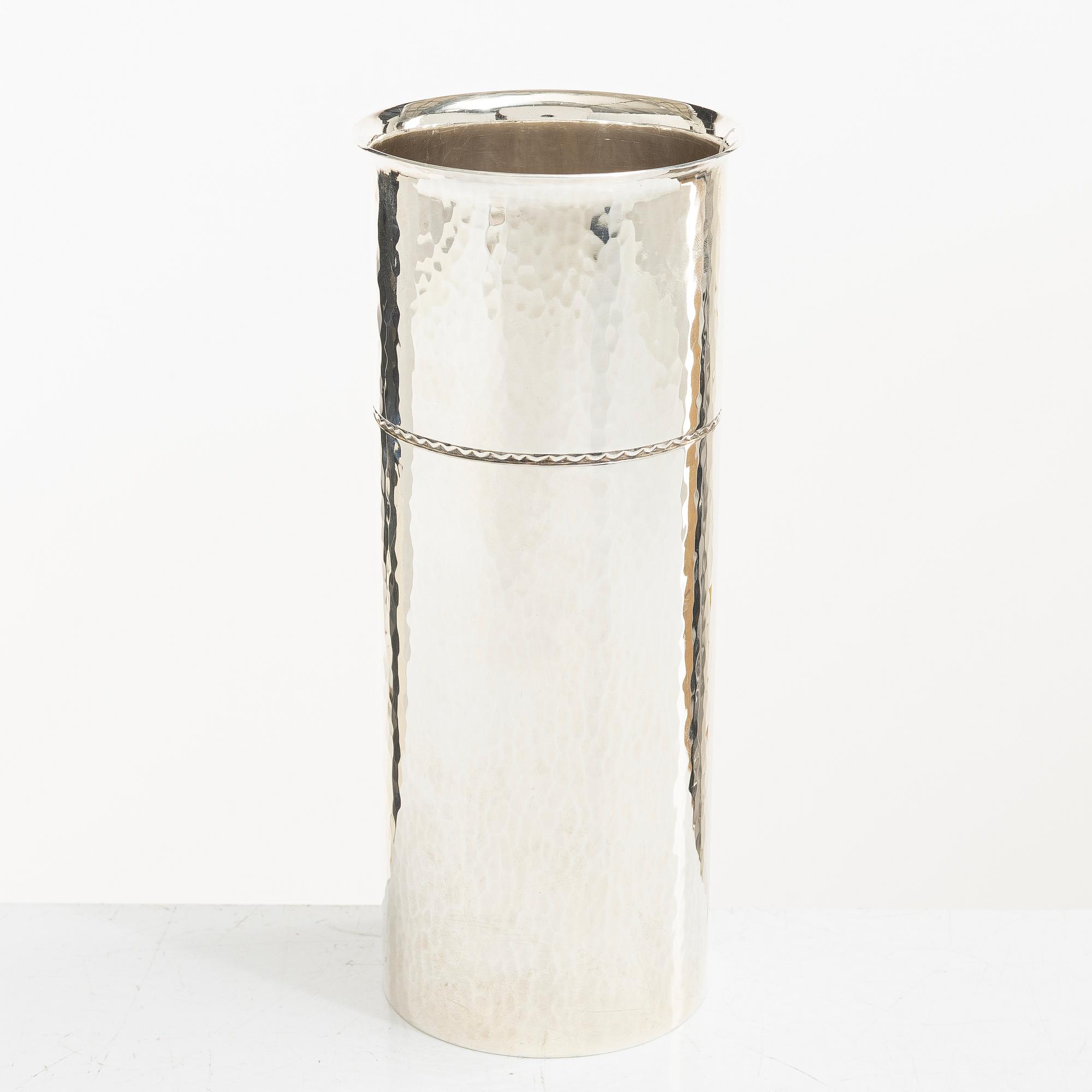 Lennart Råström, A silver vase, CG Råström, Stockholm 1975.