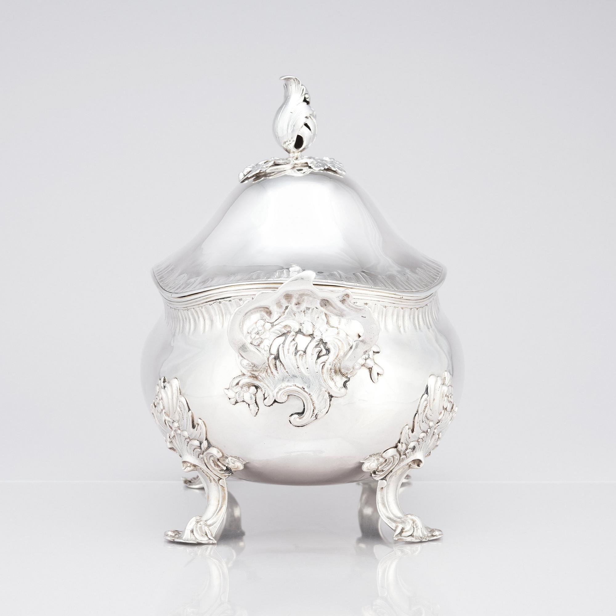 Daniel Lundgren, terrin med lock, silver (verksam Reval 1771-83). Rokoko.
