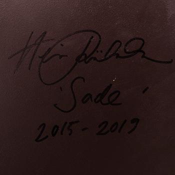 HEINI RIITAHUHTA, hexagon reliefi, posliinia, "Sade", signeerattu Heini Riitahuhta 2015-2019.