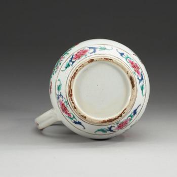 A large famille rose ewer, Qing dynasty, Qianlong (1736-95).