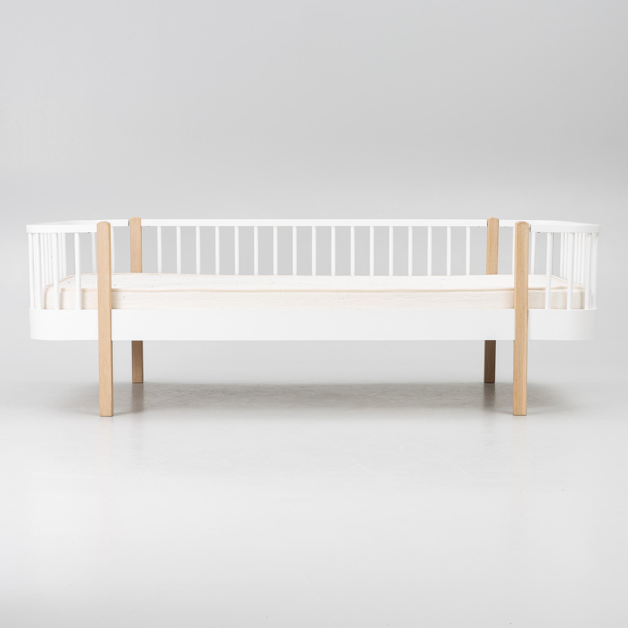 Dagbädd, "Wood", Oliver Furniture, samtida.