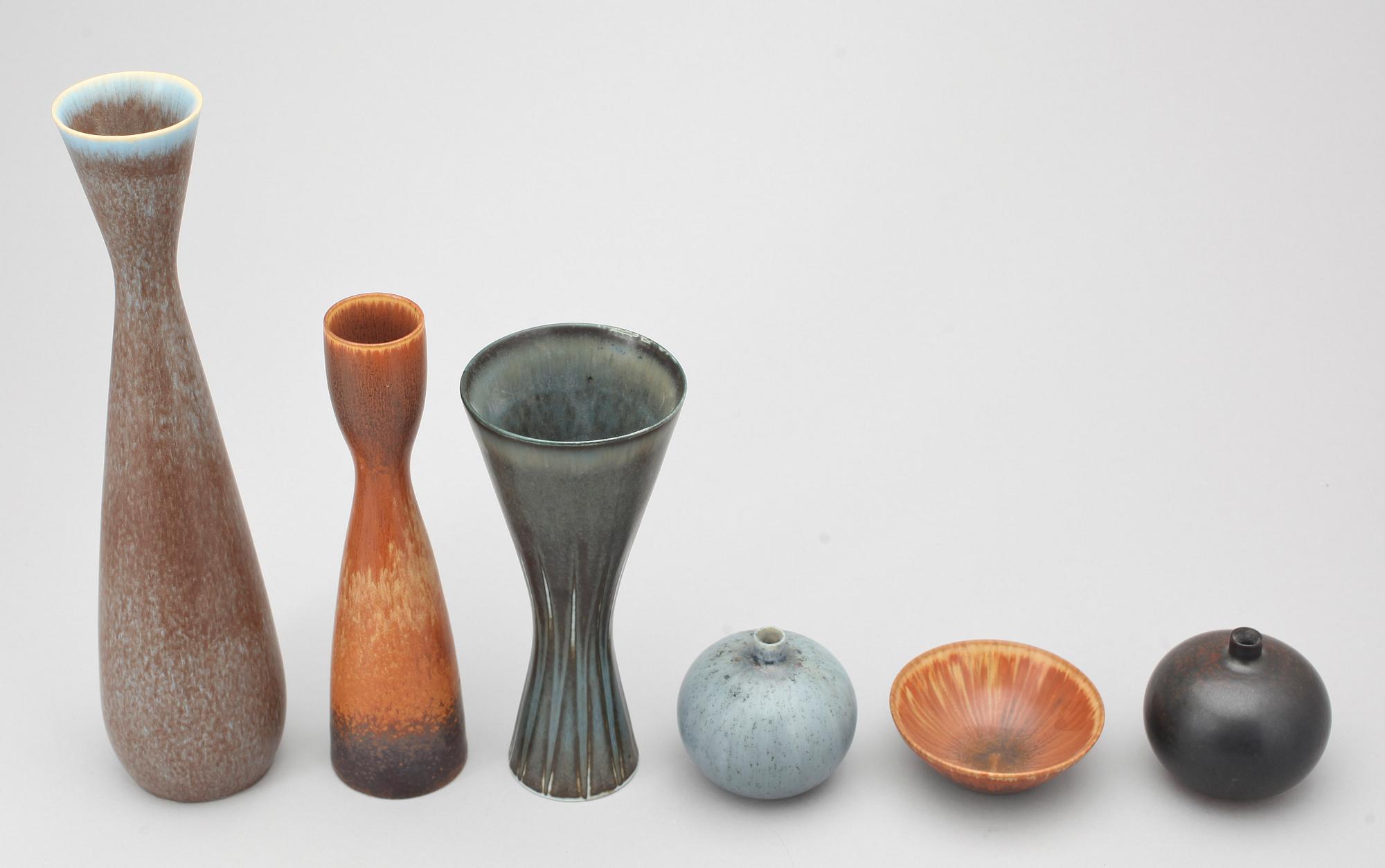 VASER samt SKÅLAR, 6 delar, stengods, Carl Harry Stålhane, Rörstrand, 1900-talets andra hälft.