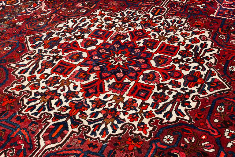 Matta, Bakhtiari, Old, ca 385 x 315 cm.