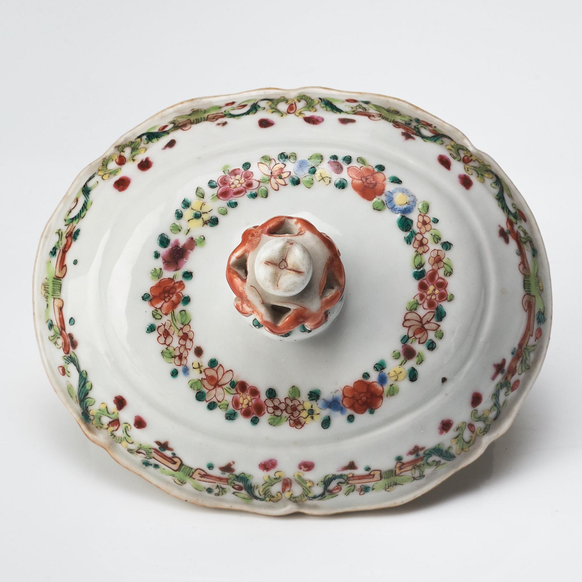 Smörterrin med lock, kompaniporslin. Qingdynastin, Qianlong (1736-95).