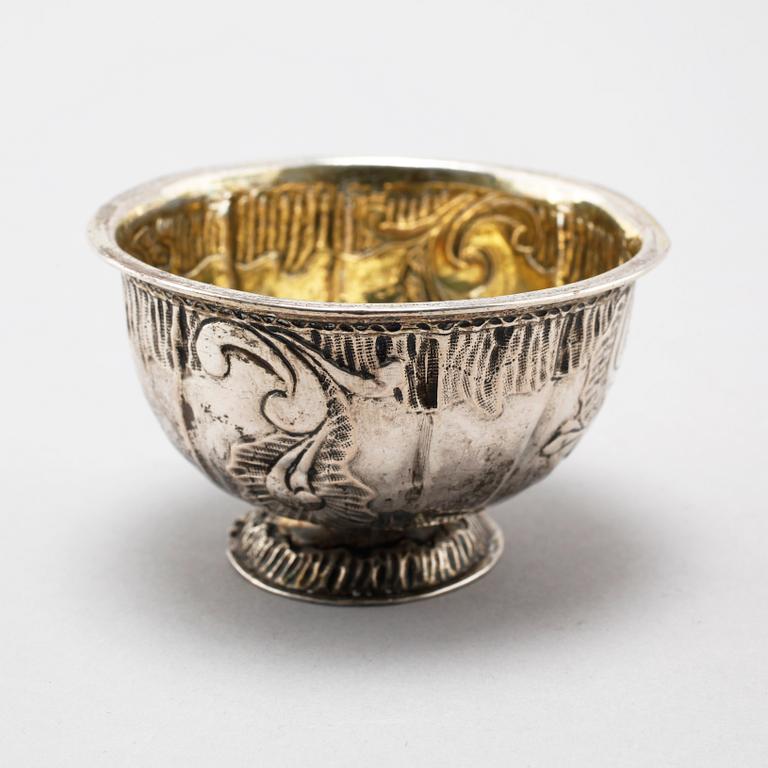Petter Röding, Varberg (v 1741-1763), tumlare 2 st, silver samt en tumlare, ostämplad.