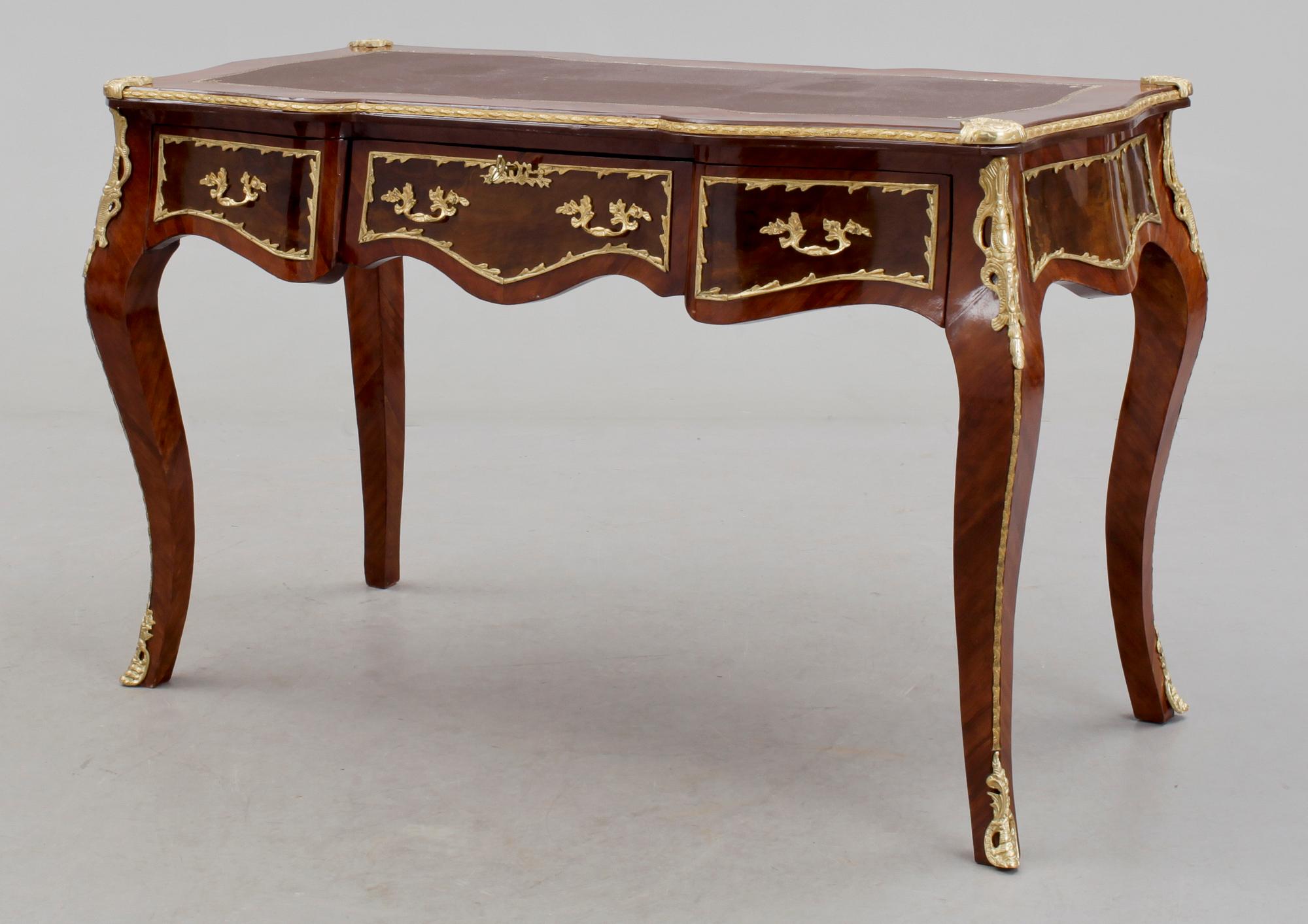 SKRIVBORD, Louis XV-stil, 1900-talets andra hälft.