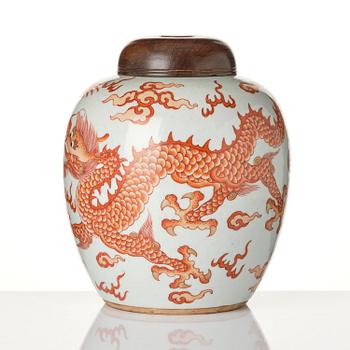 A 'dragon' jar, late Qing dynasty, 19th century.