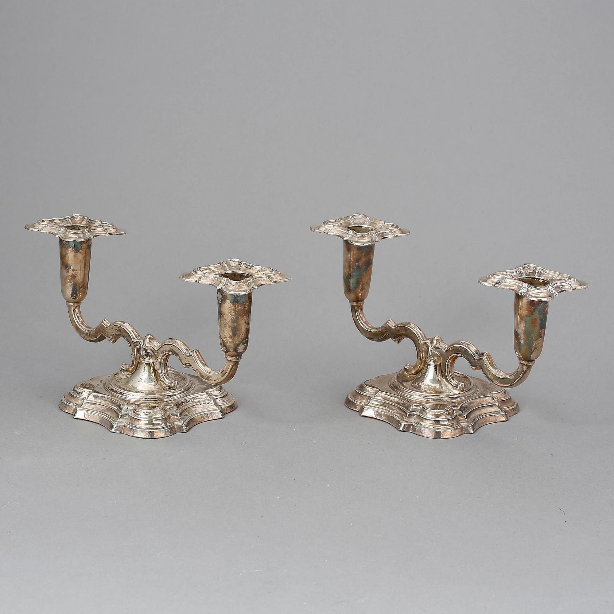 KANDELABRAR, ett par, silver, svenska importstämplar, 1900-talets första hälft.