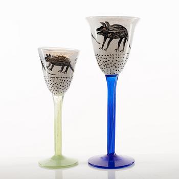 Ulrica Hydman Vallien, pokalglas, 2 st, unika, Kosta Boda, signerad.