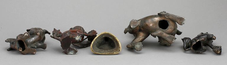 FIGURINER, 5 st, bl a brons, Kina, modern tillverkning.