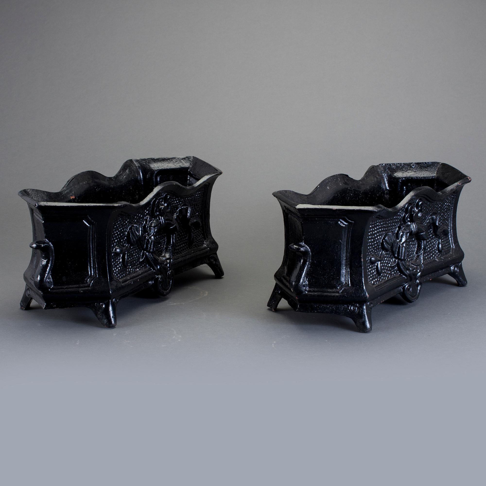 JARDINJÄRER, ett par, gjutjärn, Louis XVI-stil, 1900-tal.