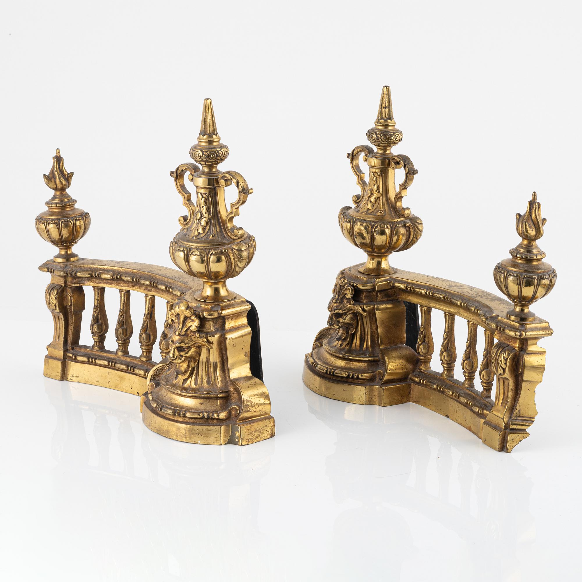 A brass fire grid in three pieces, late 19th century.