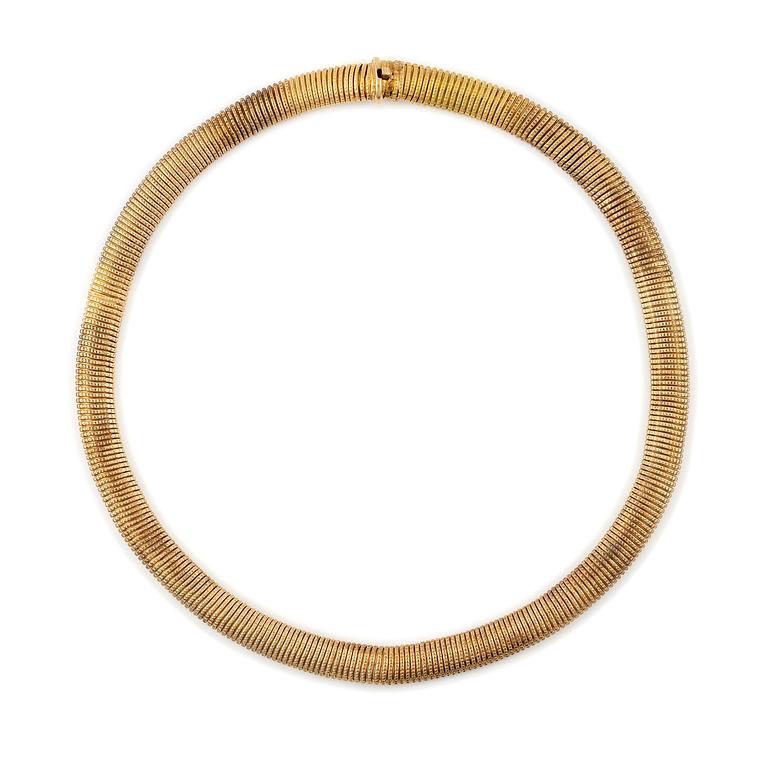 A necklace in 18K gold.