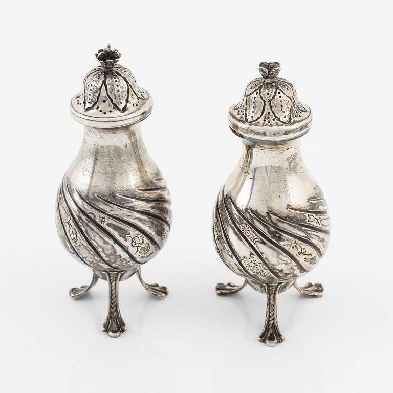 A pair of Rococo style silver sprinklers, bearing the marks of Anderssons Guldsmedsaffär, Sundsvall, Sweden, 1939.