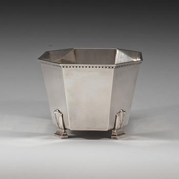 An Atelier Borgila sterling jardinière, Stockholm 1933.