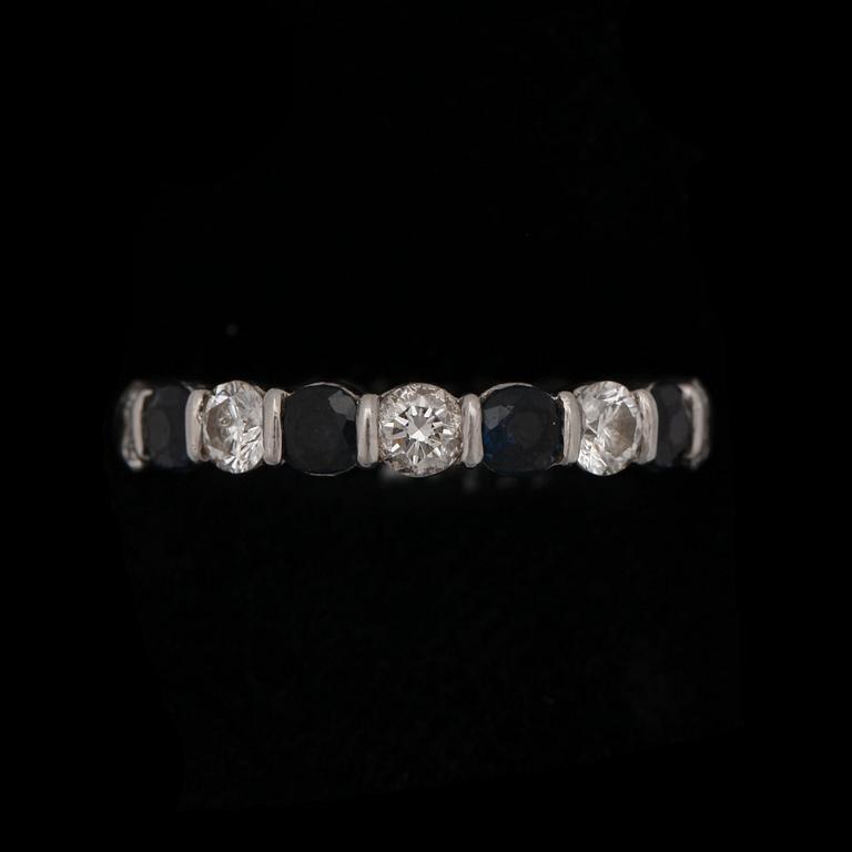 RING, enligt uppgift Tiffany & Co, platina med fasettslipade safirer och briljantslipade diamanter.