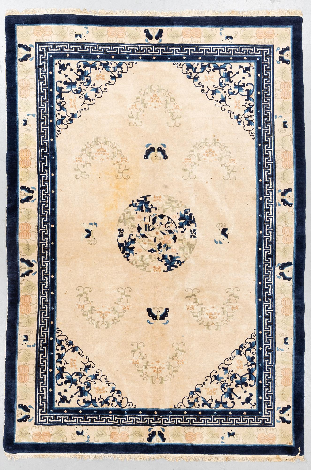 Matta, old, Kina, (antik finish), ca 276 x  189 cm.