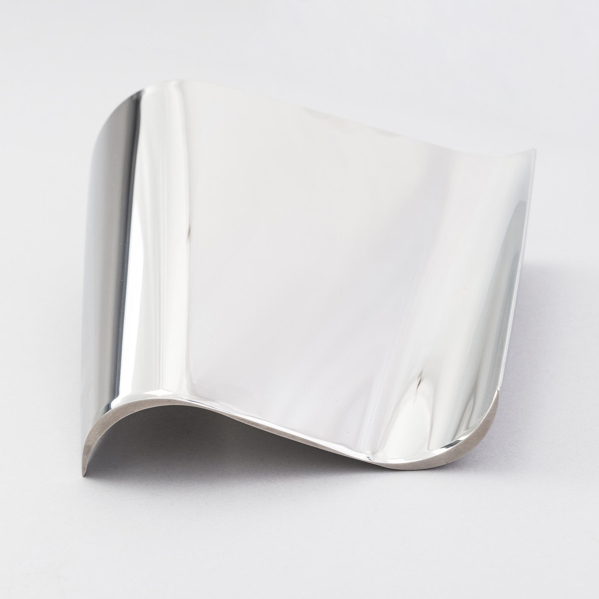 Pekka Piekäinen, A stainless steel vase "Finlandia". Nikama Design, Oulu.
