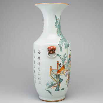 A large Chinese famille rose vase, early 20th century.