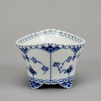 Royal Copenhagen, servisdelar, 14 delar, porslin. "Musselmalet", Danmark.