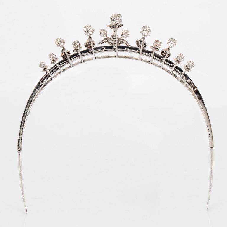 Tiara/Collier Hugo Strömdahl 18K vitguld med gammal- och rosenslipade diamanter.