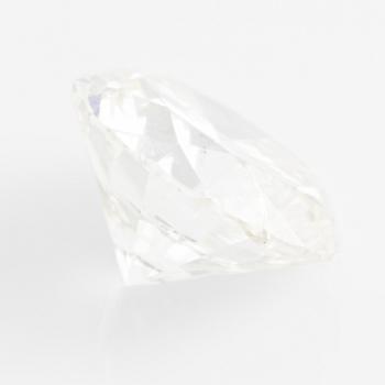 Rund briljantslipad diamant.